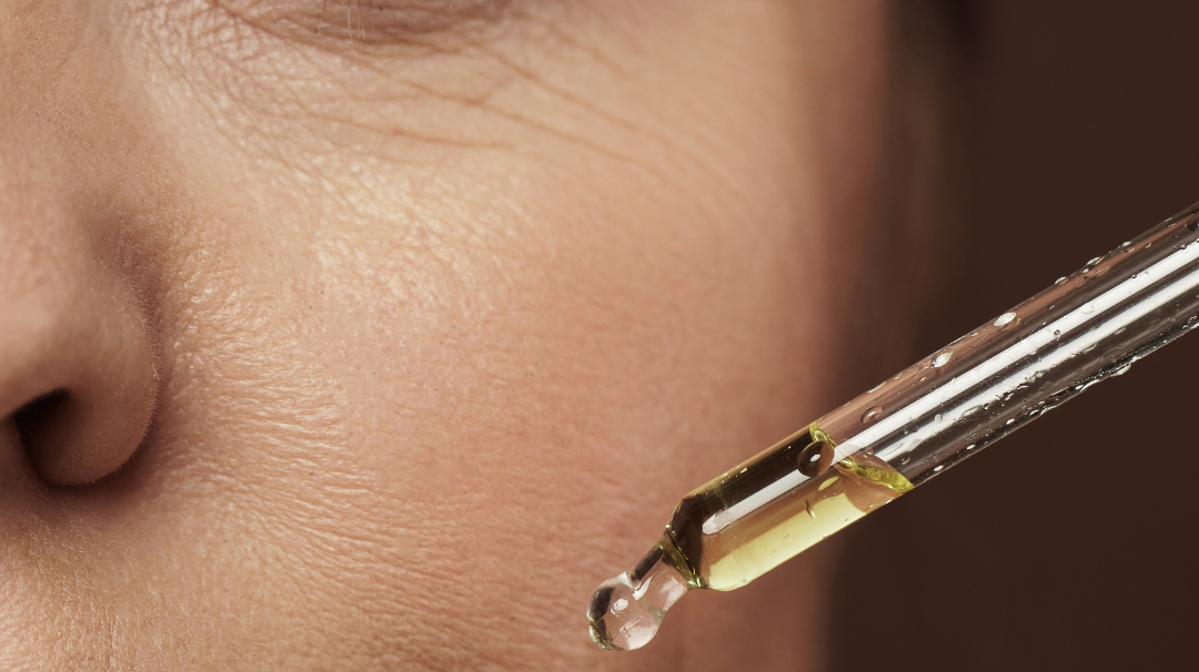 L'huile de bourrache, particulièrement indiquée pour combattre les rides