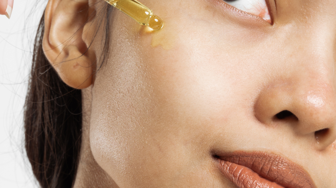 L’huile de noisette est-elle adaptée pour une application sur le visage ?