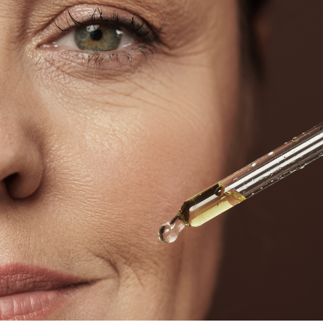 Huiles visage : quelle efficacité pour effacer les rides ?