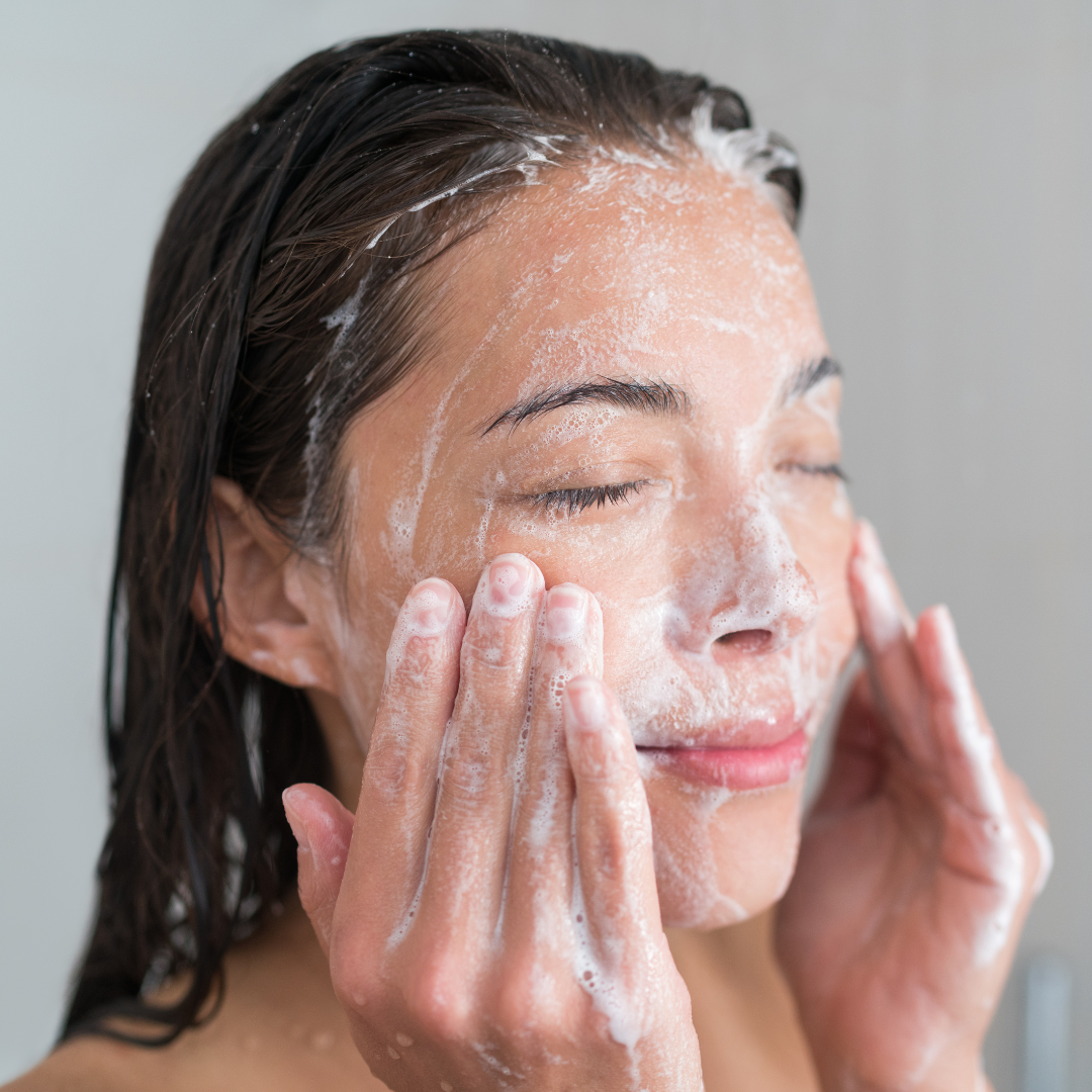 L'huile végétale démaquillante est-elle compatible avec les yeux sensibles ?